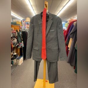 New MYS men's Large  3 piece slim fit Dark Gray w/ Red Tie